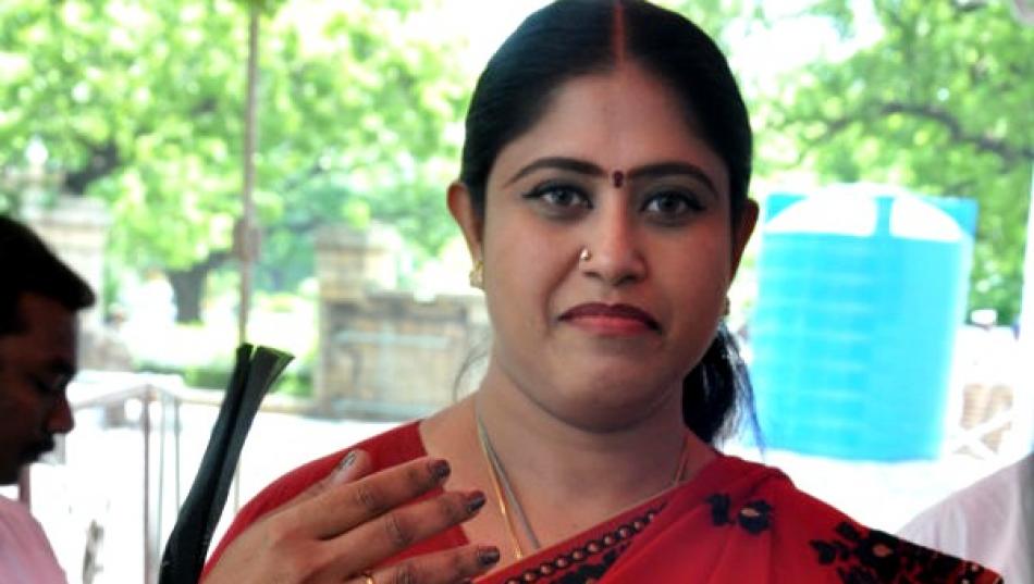 Jayalalithaa is most respected leader after Indira Gandhi, says Vijayadharani