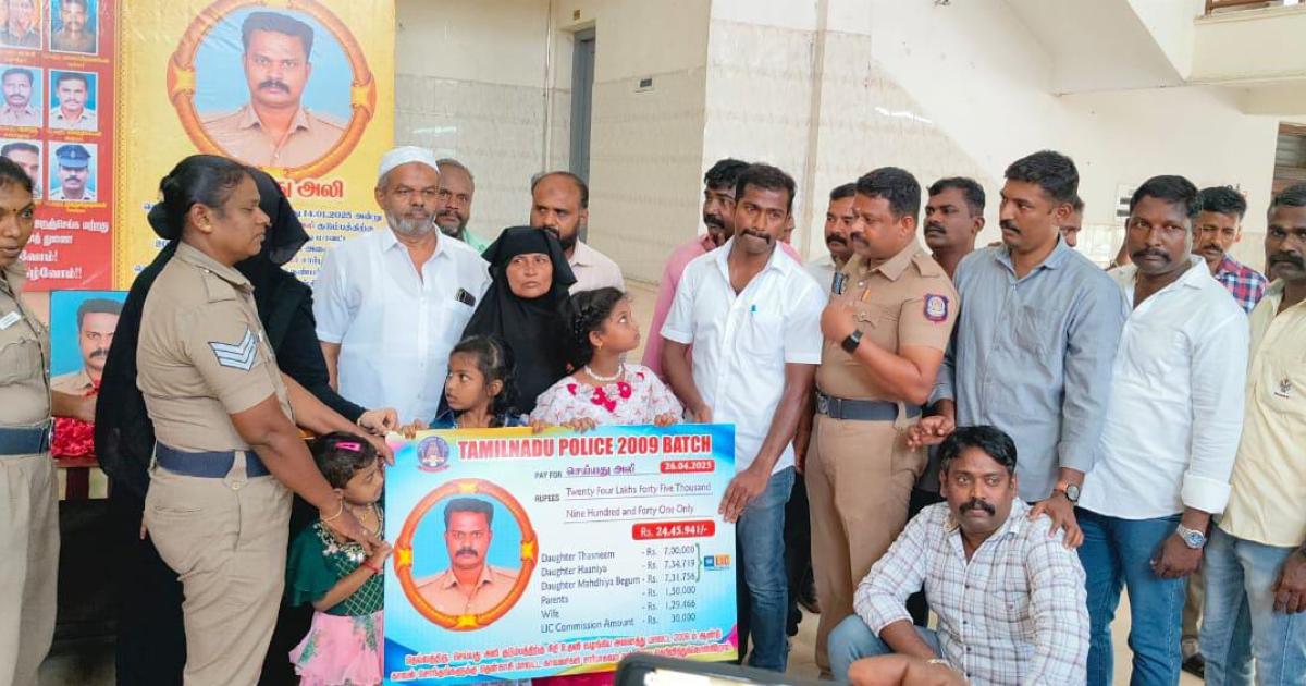 tenkasi-police-friends-group-provides-financial-assistance-of-rs-25-lakhs-to-deceased-police-officer