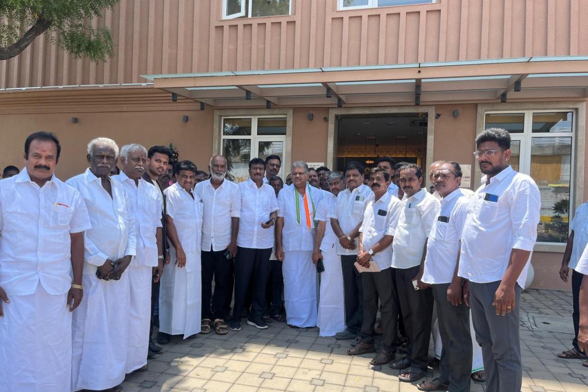 Welcome-to-G-K-Vasan-who-arrived-in-Nellai