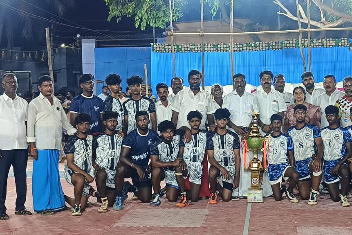 Valliyur-First-prize-for-Koodankulam-team-in-Kabaddi-tournament-near-Chettikulam