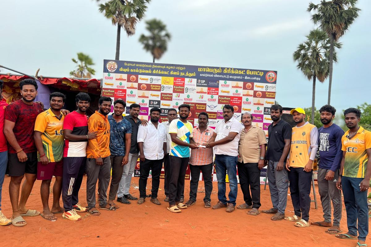 Idayangudi-Valliyur-Lockdown-team-is-the-champion-in-the-district-cricket-tournament
