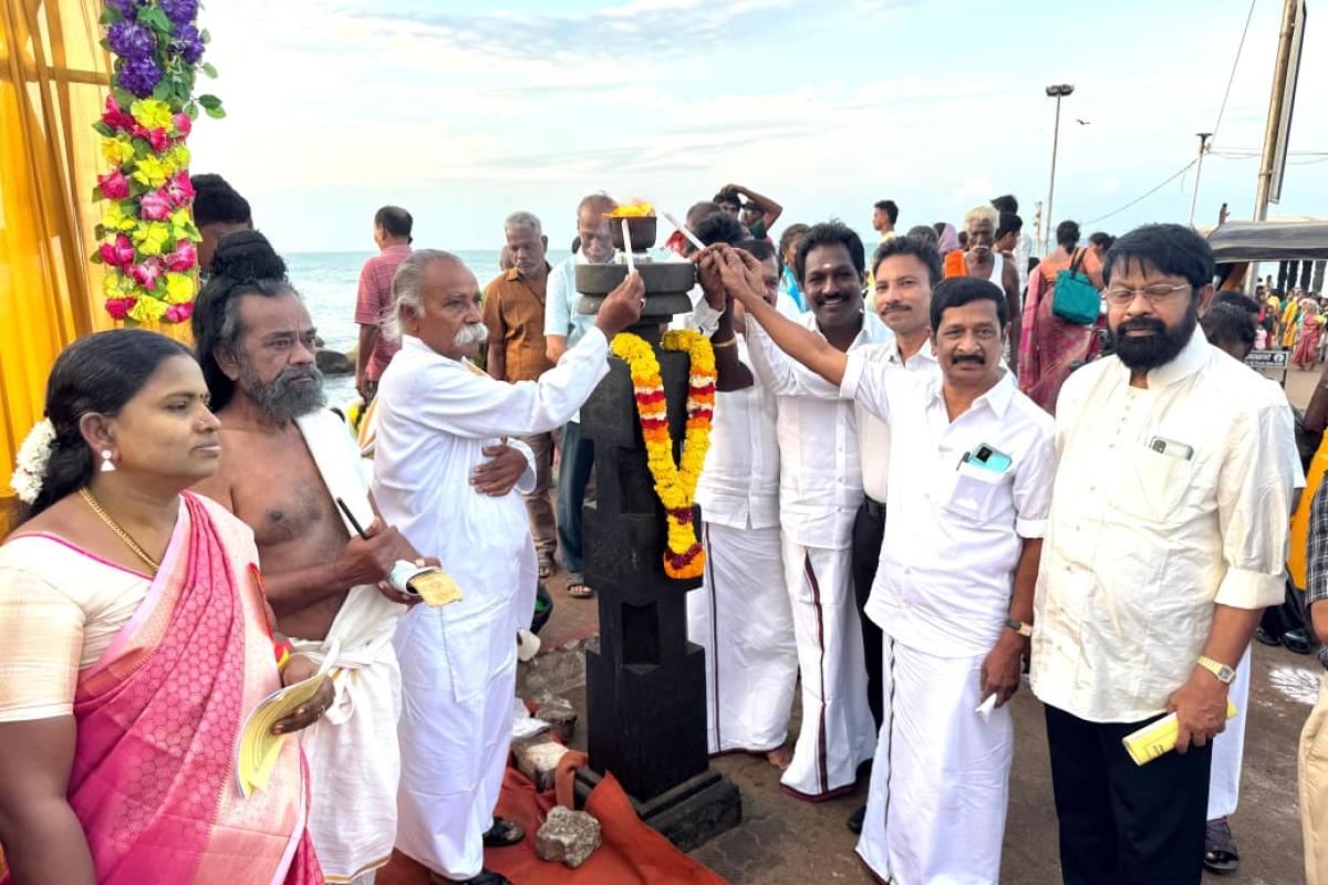 Thirukkural-Festival-Lighting-of-the-lamp-at-the-Thirukkural-Onesudar-Pillar