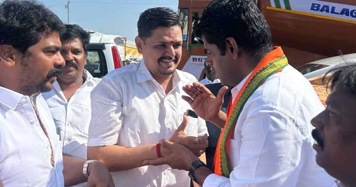 enthusiastic-welcome-to-annamalai-bjp-workers-cheer-in-tirunelveli