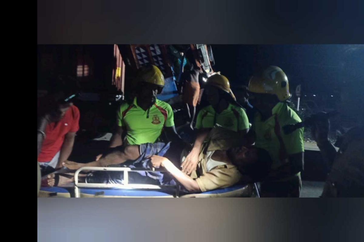 cheran-maga-devi-container-truck-collides-with-tipper-truck-driver-rescued-after-struggling-for-30-minutes