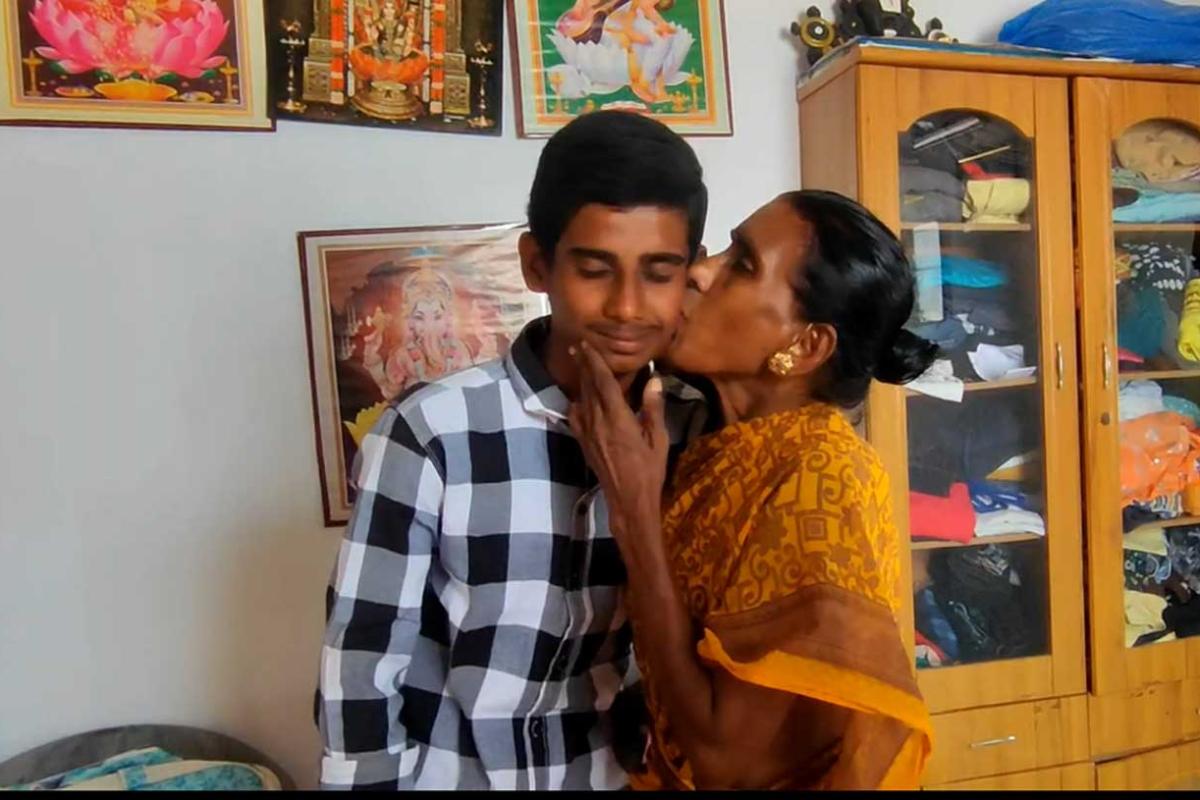 Valliyur-Student-writes-12th-standard-exam-despite-grief-over-mother-s-death