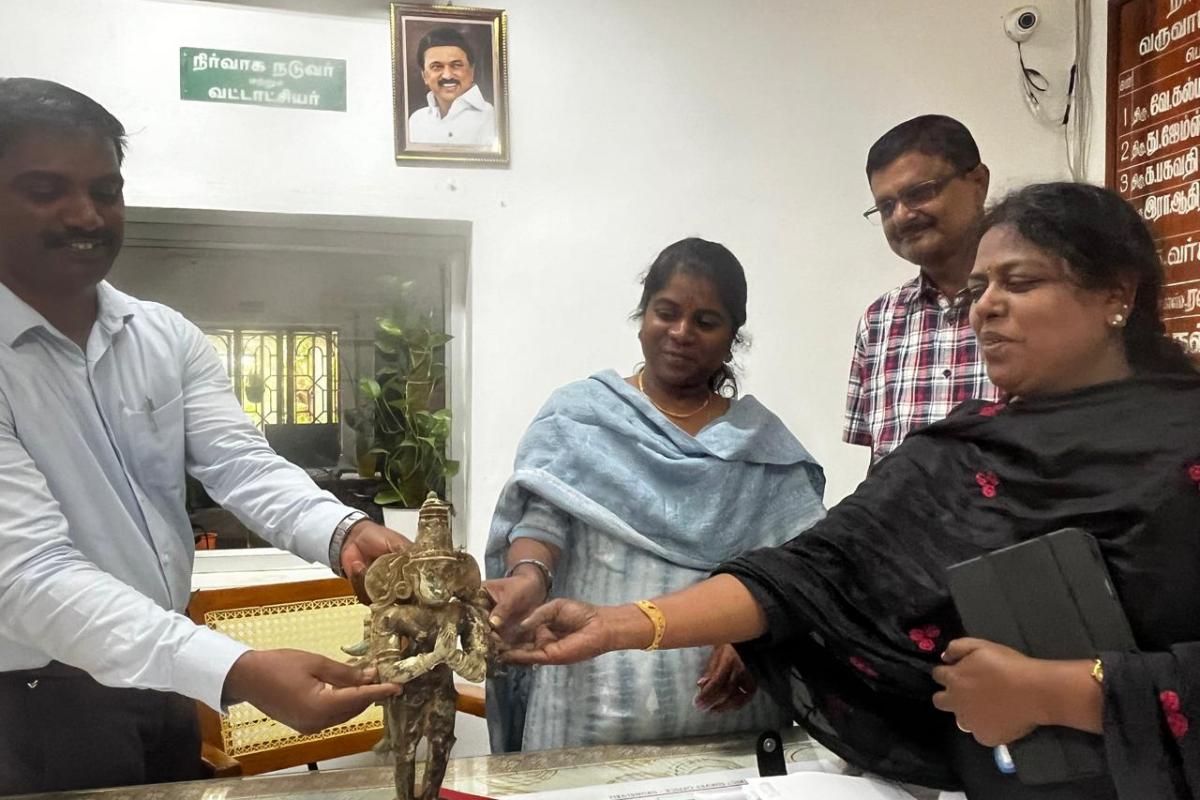 A-statue-of-Aimpon-Garudazhwar-worth-several-crores-of-rupees-found-in-a-well-near-Mookakaraipatti