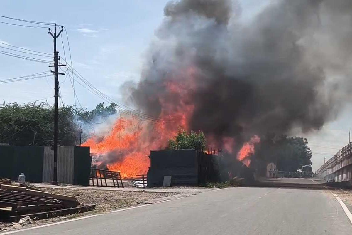 Fire-breaks-out-in-wooden-shed-in-Nellai-What-is-the-cause