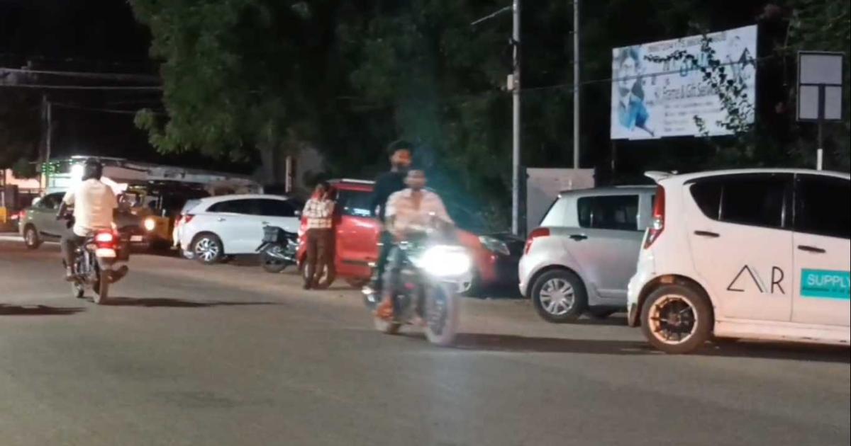 traffic-jam-in-tirunelveli-vehicles-parked-in-every-possible-place