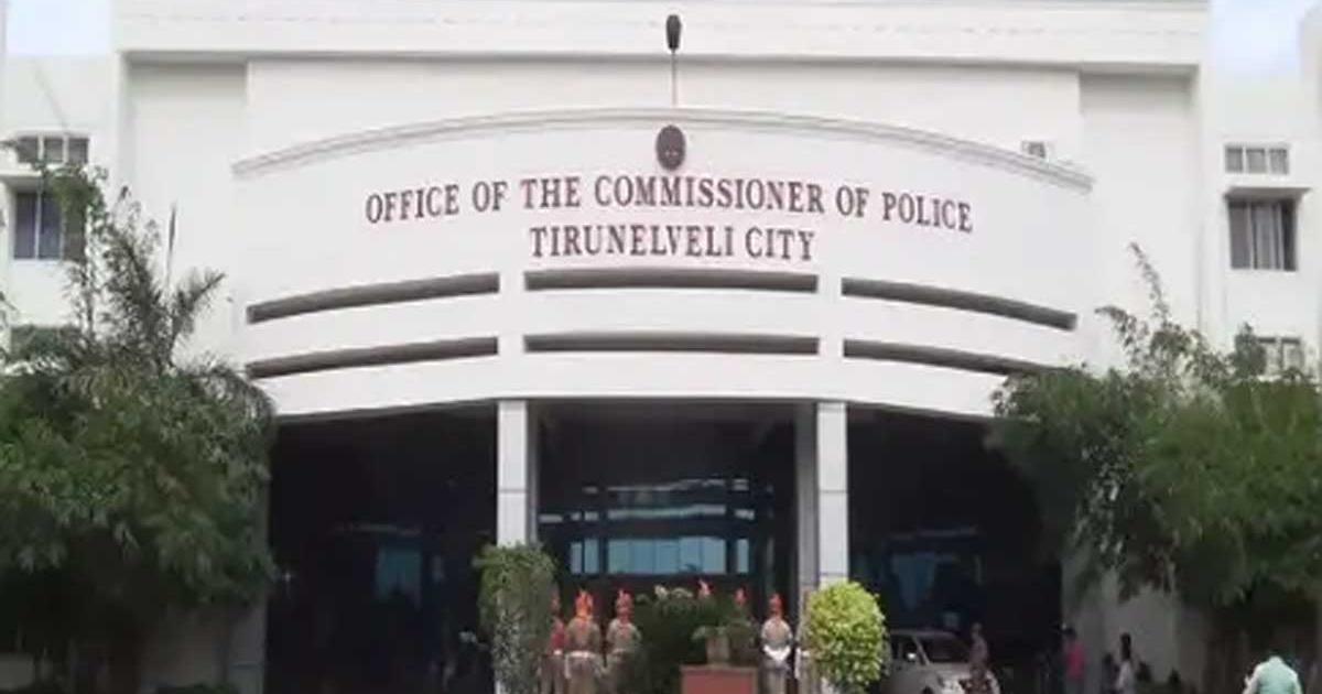 conflict-between-youths-over-a-woman-s-issue-policeman-being-slashed