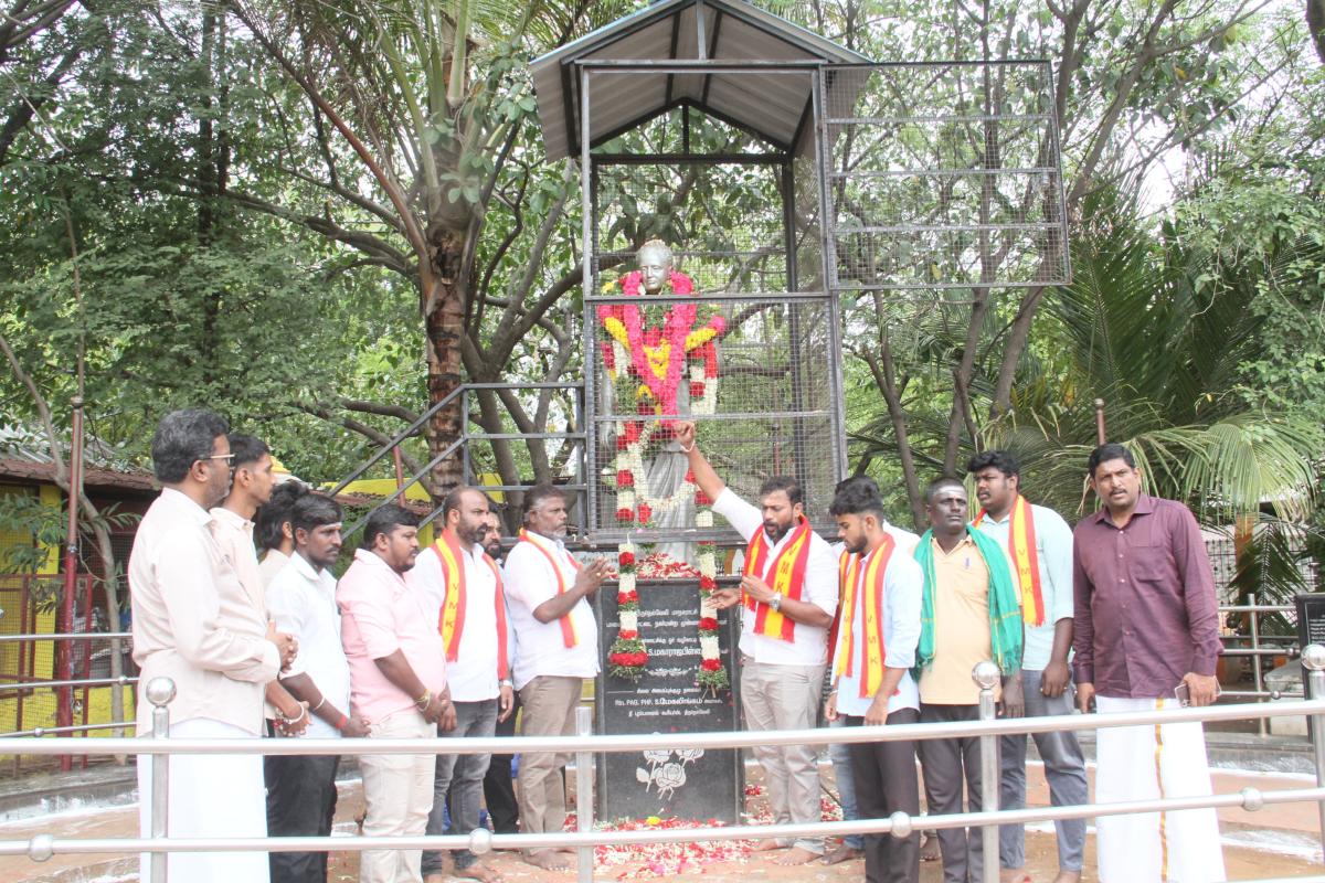 memorial-day-of-maharaja-pillai-paying-homage
