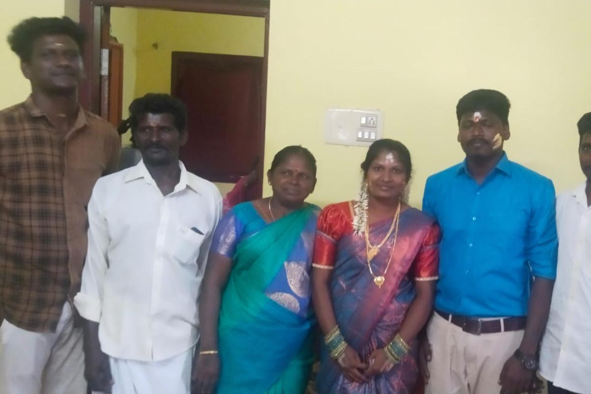parents-chritian-name-tirunelveli-temple-administration-allowes-hindu-brides-marry-ies-premises