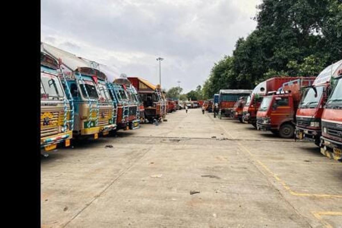 Strike-tomorrow-District-Collector-Sukumar-S-P-Silambarasan-assure-that-traffic-will-not-be-disrupted-in-Tirunelveli