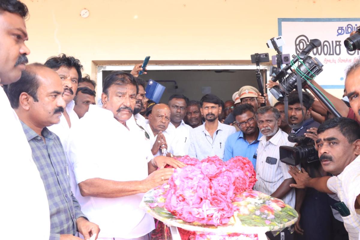 Minister-K-N-Nehru-Collector-pay-tribute-to-the-body-of-Kavin
