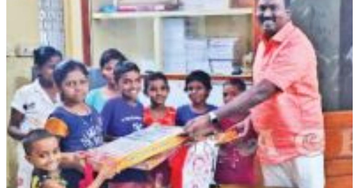 diwali-festival-nellai-deputy-mayor-gifts-for-children