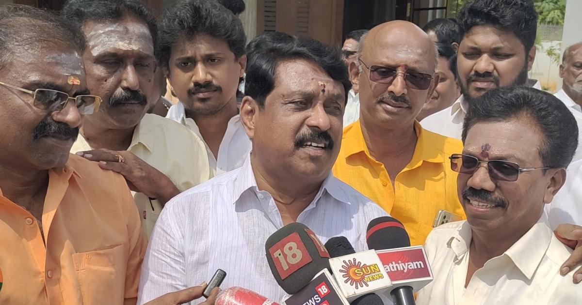 why-did-the-tvk-flag-fly-at-the-aiadmk-meeting-what-does-nayinar-nagendran-say