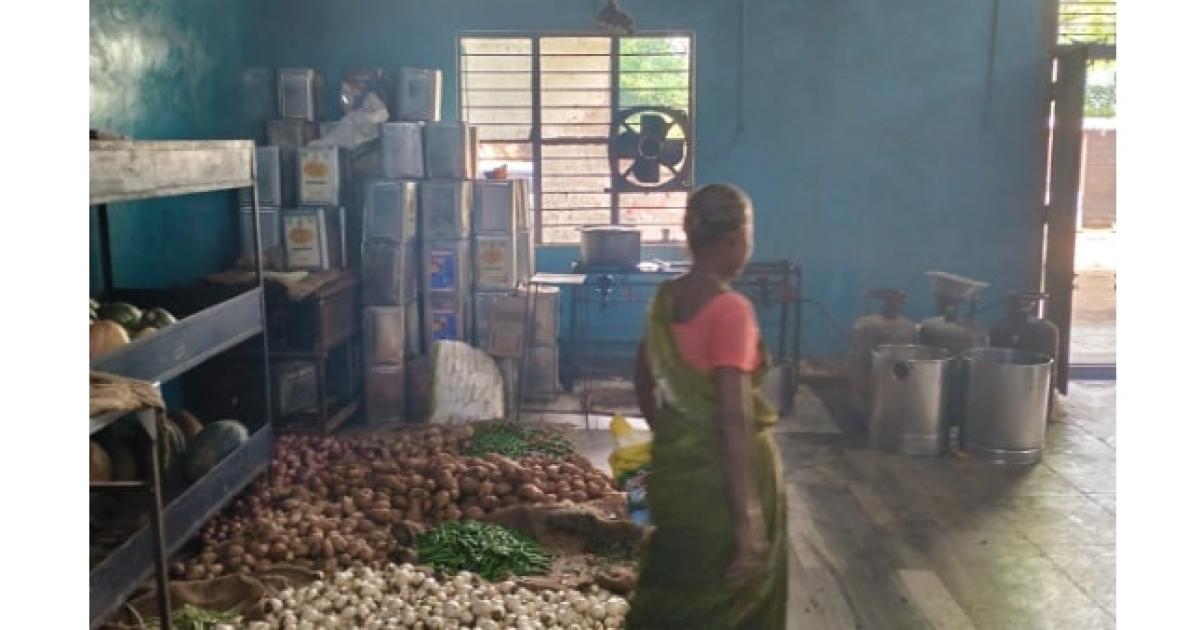 rotting-vegetables-in-the-kitchen-of-a-private-college-in-nellai-officials-fainted-due-to-the-stench