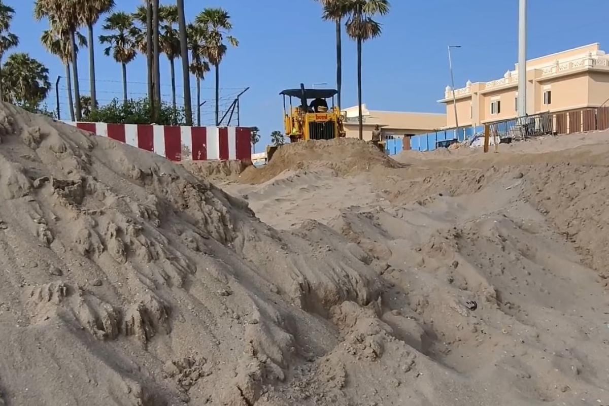 kandhasashti-festival-work-to-level-the-thiruchendur-beach-in-full-swing