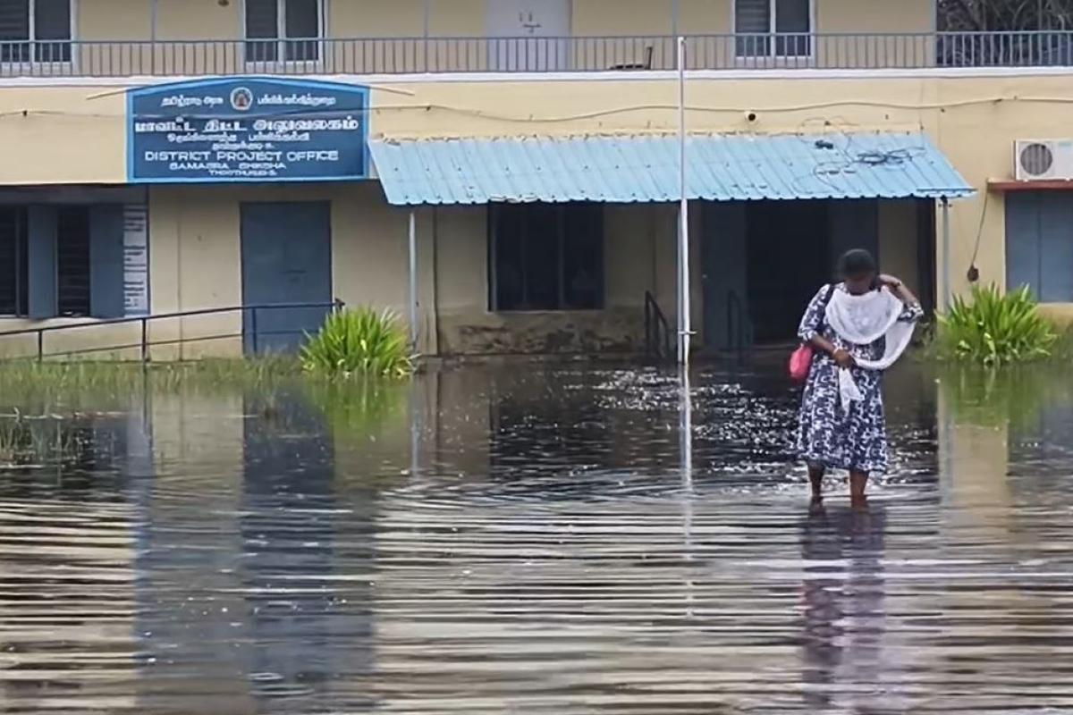 thoothukudi-district-education-officer-s-office-is-filled-with-water-like-a-pond
