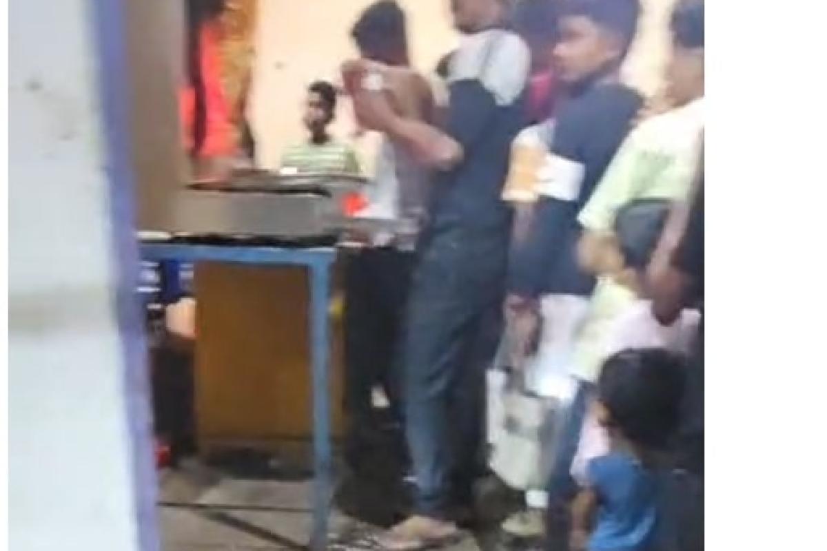 crowds-throng-for-rs-20-shawarma-sewage-stream-in-tirunelveli