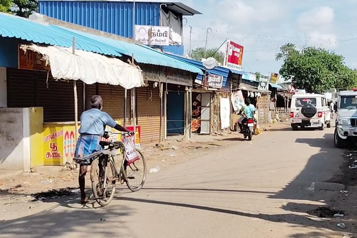 police-filing-false-cases-against-youths-belongs-to-vallandu-villege