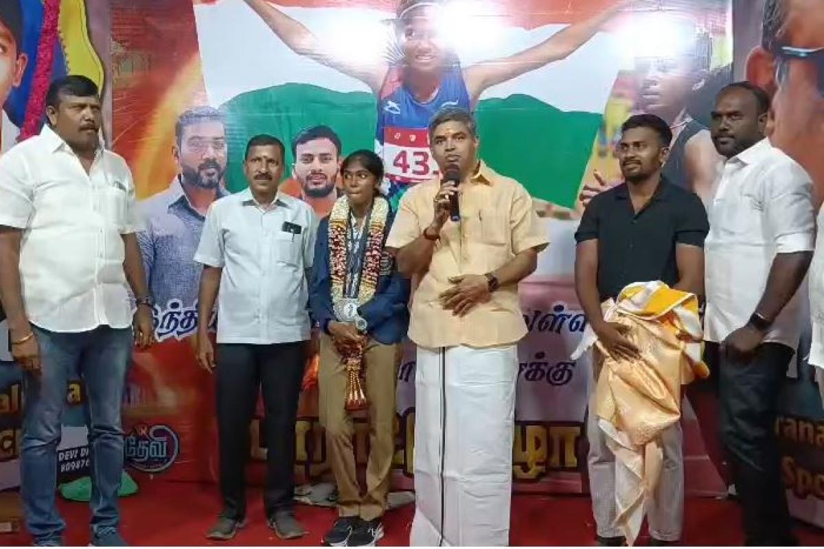nellai-City-DMK-felicitated-athlete-edvina-jeson