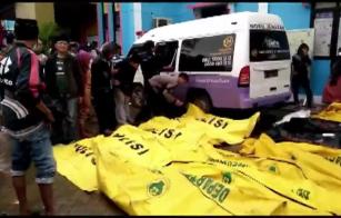 282-people-die-in-tsunami-attacks-in-Indonesia