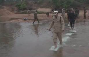 Naxalites--fortress--Penetrate-the-national-flag-Chhattisgarh-police-officer-who-challenged-him