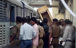1.71-lakh-complaints-about-train-theft