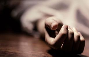 Worker-suicidal-jumping-with-a-baby-in-water-tank-as-the-creditors-threaten