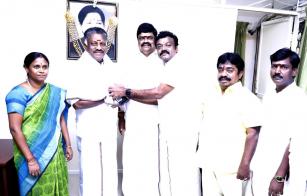 TTV-Dinakaran-party-ammk-Ex-minister-inbathamizan-joins-admk