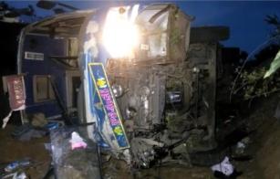 Andhra-bus-accident-25-persons-injury