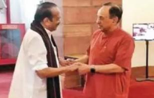 After-meeting-prime-minister-modi-subramania-swamy-now-vaiko-meets-senior-bjp-leader-advani