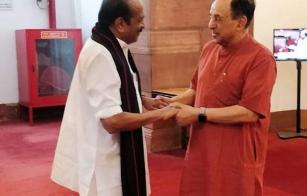 Twitter-spat-over-religion-Vaiko-Subramanian-Swamy-greet-each-other-in-Parliament