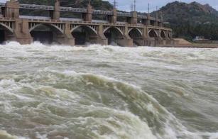 due-to-heavy-rain-flood-alert-issued-to-people-living-on-cauvery-river-bed