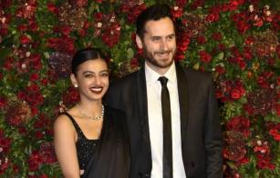 radhika-apte-wore-her-grandmothers-old-saree-which-was-full-of-holes