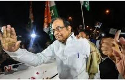 pchidambaram-says-he-will-never-fall-and-always-speak-against-bjp