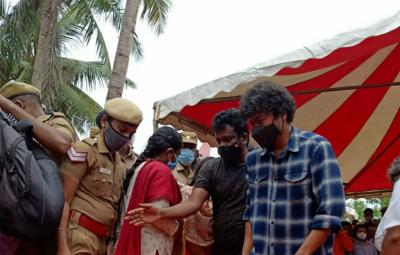 actor-vijay-pick-fans-chapel-and-handover