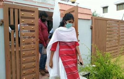 dindigul-mineral-resources-officer-confiscates-100-sovereign-of-bribe-jewelery-at-home