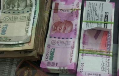 anti-corruption-check-at-hosur-check-post-2-lakh-rupees-confiscated