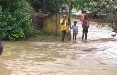7-people-trapped-in-the-floods-surrounding-the-garden-food-supply-by-drone