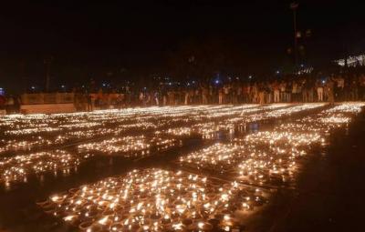 ayodhya-set-a-new-guinness-world-record-by-lighting-over-6-lakh-oil-lamps-on-diwali