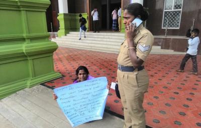 single-lady-protests-in-karur-condemning-police-inspector