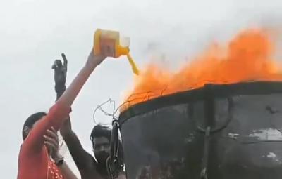 lighting-karthika-mahadeepam-climbed-the-mountain-despite-the-ban