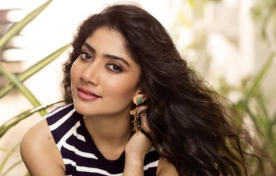 sai-pallavi-reveals-the-difference-between-two-industries