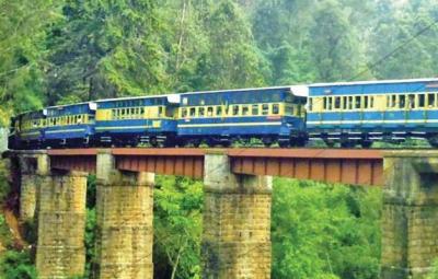 ooty-hill-train-halted-due-to-heavy-protests