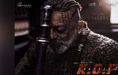 sanjay-bear-hug-during-the-climax-shoot-kgfchapter2