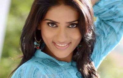 actress-sai-sudga-life-threat-complaint-against-cameraman