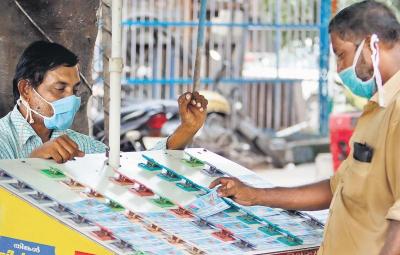 kerala-new-year-bumper-lottery-first-prize-12-crore-ticket-sold-at-ariyankavu-near-tn-border