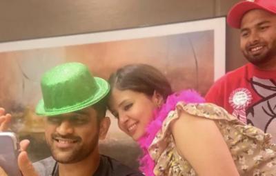 rishabh-pant-spends-time-with-ms-dhoni-after-returning-from-australia