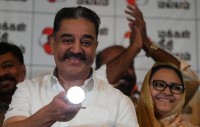 torch-light-again-in-kamal-kasan-s-hand